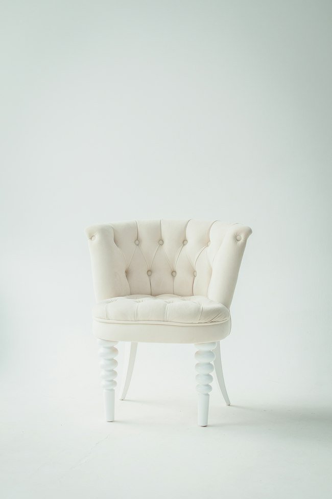 Upholstered lounge chair